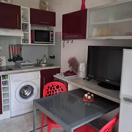 Centre De Luchon, Entre Les Thermes Et Les Remontees Mecaniques Bagneres-de-Luchon